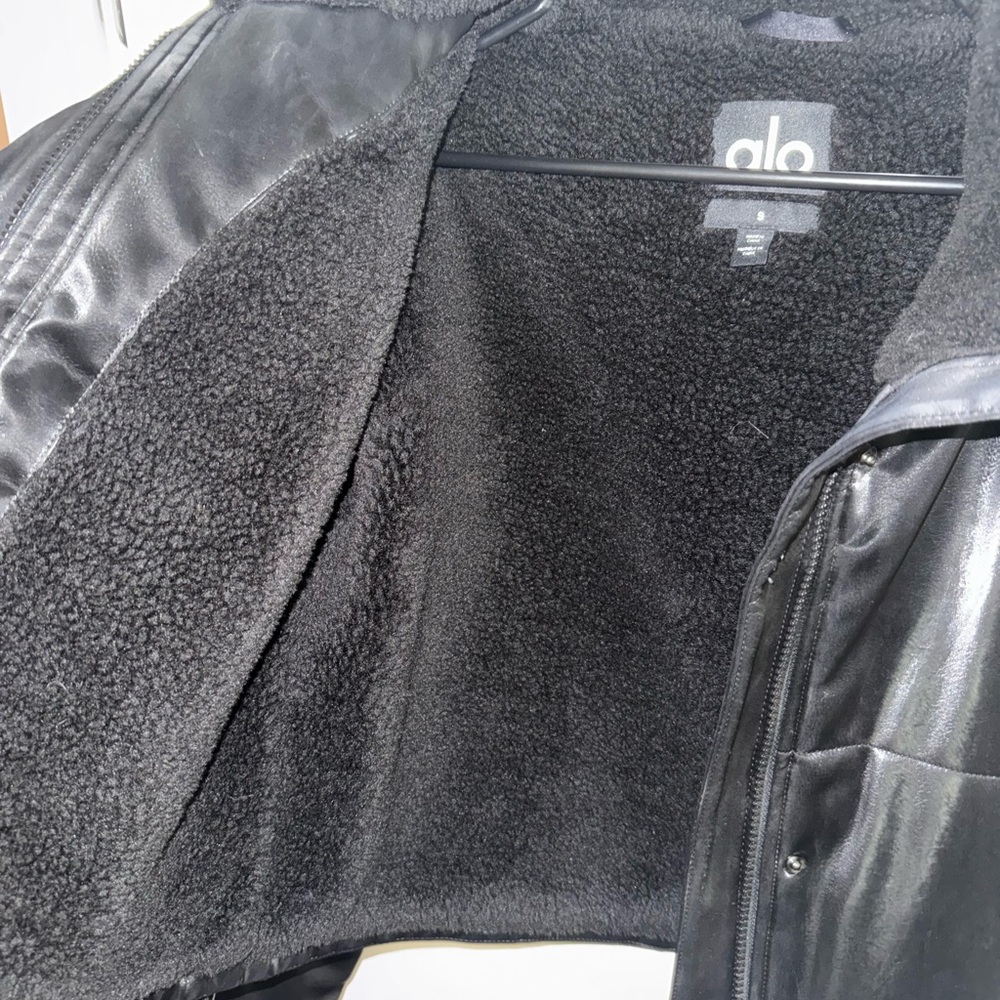 ALO Yoga Black Puffer Jacket - Picture 7 of 7
